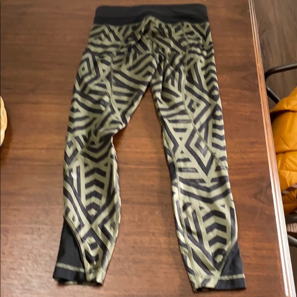 Lululemon Inspire Tight II *Full-On Luxtreme - Picture 5 of 6